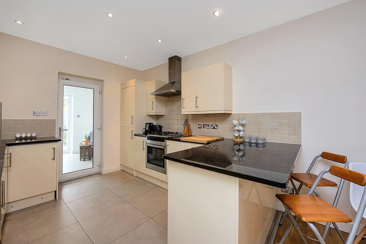 Finding My Palace Guest House In Tooting Mitcham Εξωτερικό φωτογραφία